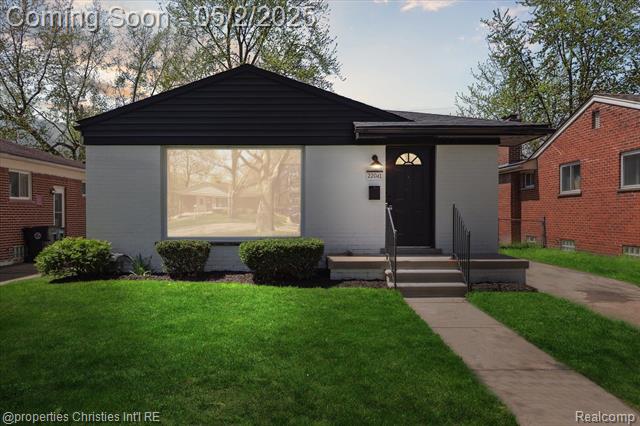 front view picture of 22041 Cloverlawn St, Oak Park, MI. 48237