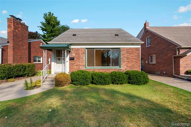 front view picture of 920 N Denwood, Dearborn, MI. 48128
