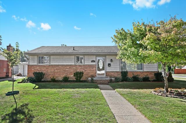 front view picture of 32551 Hennepin, Garden City, MI. 48135