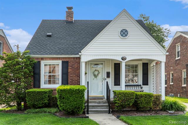 front view picture of 916 N Rosevere, Dearborn, MI. 48128