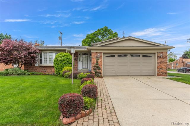 front view picture of 27020 Wilson, Dearborn Heights, MI. 48127