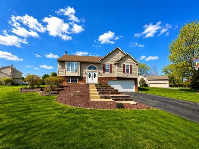11437 SADDLEBROOK Circle Pinckney, MI. 48169 | Snabby
