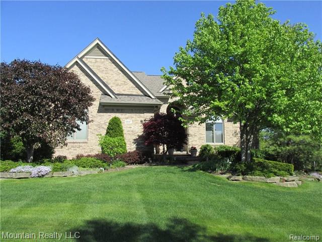 6847 OAKHURST RIDGE RD Clarkston, MI. 48348 | Snabby
